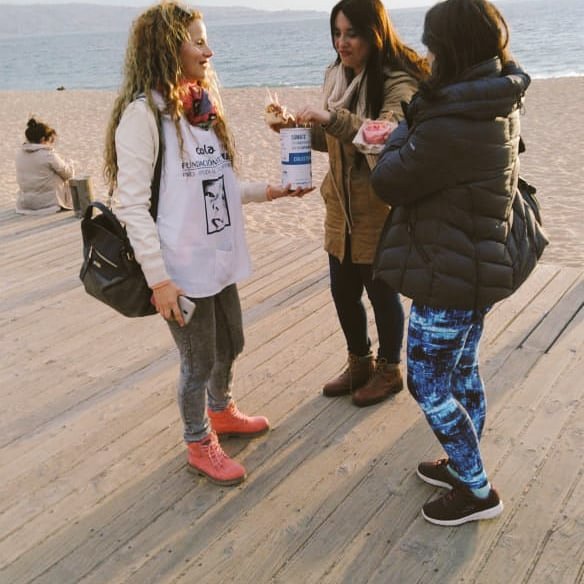 DBisquertt's tweet photo. Hoy es el último día de la #ColectaAnual  @Fundacion_Gantz TODOS A APORTAR 💸💪🏼 Ayer estuve en el paseo costero #VinadelMar con ayudantes especiales parte de mis peludos discas Ragnar y Leftraru me acompañaron lo pasaron bien y la gente se animo a ayudar a los niños con fisura 😊 https://t.co/EdUkYz7iJL