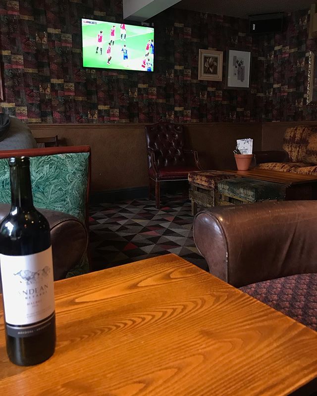 Treating everyone to Sunday afternoon drinks and some food... who knew football was on 😂 #sundaydinner #premierleague #mufc ift.tt/2M9CIbv