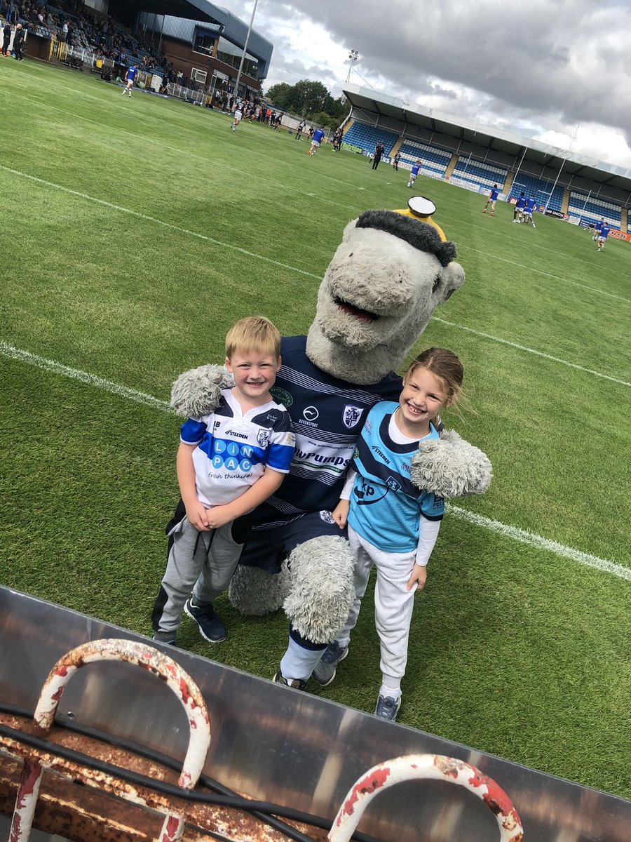 RossBlackBurn89's tweet photo. This is what it’s all about four generations of the Blackburn family all together, watching the mighty Rover! 💪🏻💙 #FevFamily @FevRovers https://t.co/hx7g8KrNh1