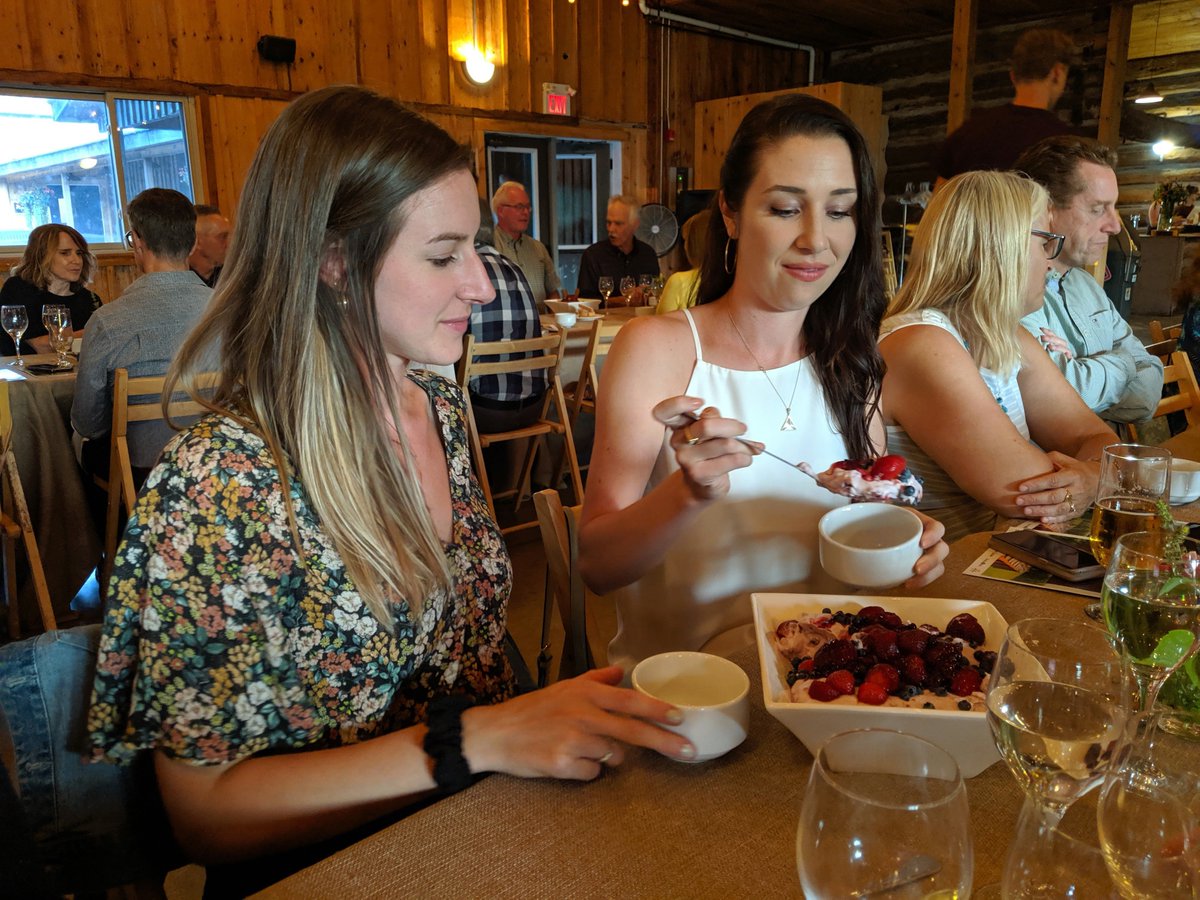 smallhallsfest's tweet photo. Wow - fun night at Chef's Table @saundersfarm w incredible food @michaelmoffatt @thymeandagain wine + music @stevehill.  We're thrilled to partner w @Ottawa_Tourism + Thyme and Again for these events w 4 more soon! https://t.co/xQOUxEVUCx 📷: Ottawa Day Tripper #ontariosmallhalls https://t.co/OklPzvYIc0