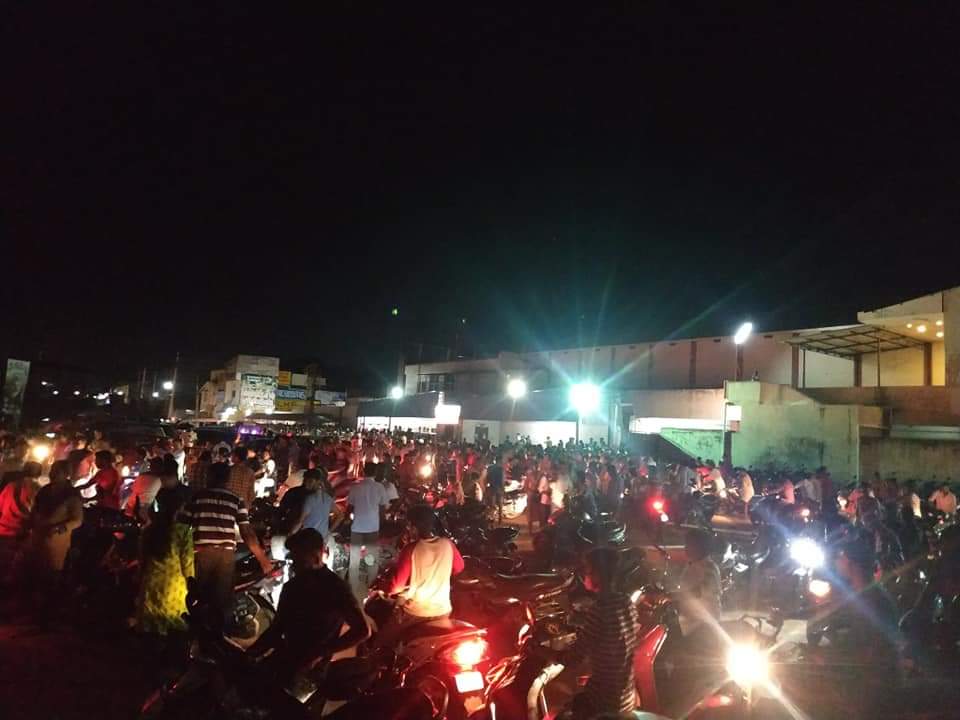 Thala7895's tweet photo. #NerKondaPaarvai at Kanchipuram babu cinemas😍

Fourth day night show💥
#NKPRunningSuccessfully 
#NKPRulingWWBoxOffice https://t.co/FwDujpNUE5
