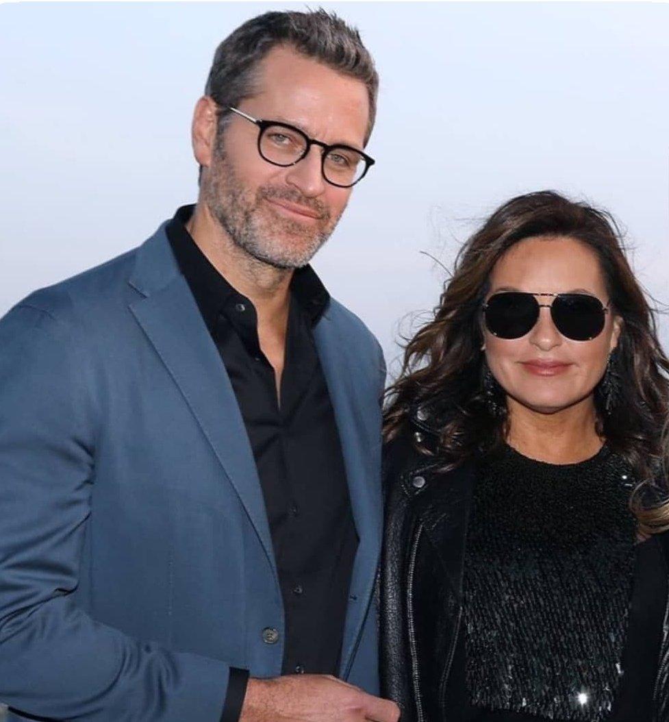 clairekerrbear's tweet photo. #SundaySass #AllThatClass
#PeterHermann #MariskaHargitay
#MrMrsHermann #Petska #Hargiteam
#Hargiglasses #Hargihair #Hargisass
#Hermannappeal #TeamHermann ๐ https://t.co/unoYTvIABS