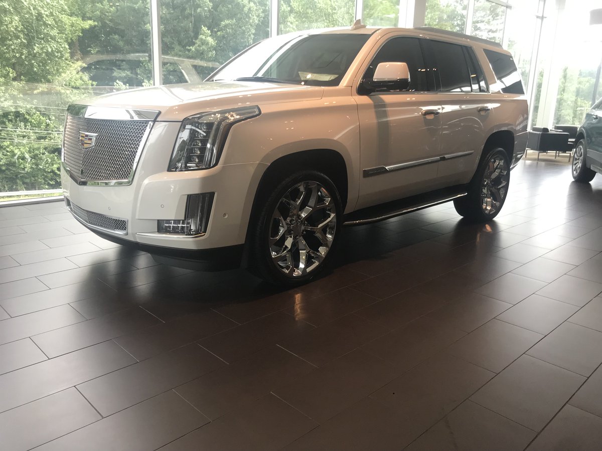 CVDAuto's tweet photo. 2019 Cadillac Escalade with 24" chrome wheels and heavy mesh grill
#2019 #Cadillac #Escalade #24inch #Chrome
#Wheels #Meshgrille #CadillacEscalade #CVD
#CVDauto #CustomVehicleDesign https://t.co/1sXGuI9DJQ