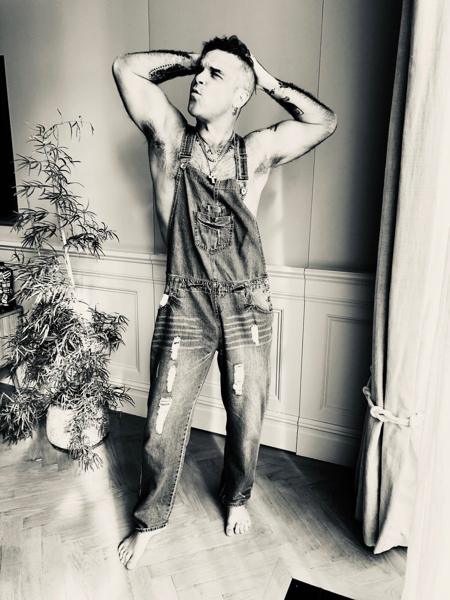 robbiewilliams's tweet photo. Reliving a Take That moment https://t.co/obRmeo7RnY