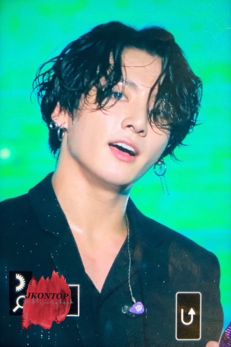 JKsMaterial's tweet photo. I’M NOT READY OH FUCK DMSLZLSLDBDJSKKSJD

#LotteDutyFreeFamilyConcert #BTS #JUNGKOOK #정국 https://t.co/2fiQkkCZI7