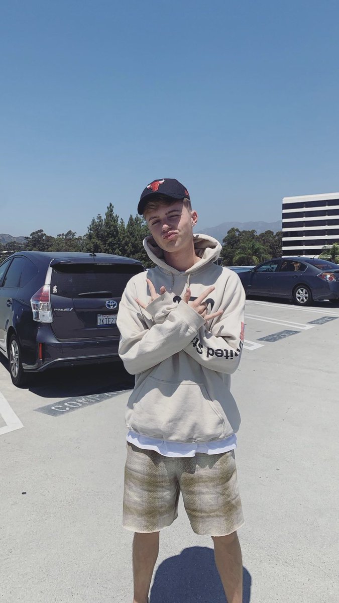 grandexespinosa's tweet photo. so proud xxxxxxx
my #TeenChoice for #ChoiceBreakoutArtist is @HRVY https://t.co/YxJHZfzWKm