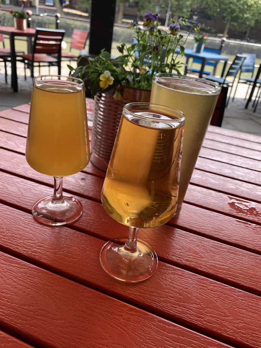 JeanWombat's tweet photo. Literally all my cider dreams in Bristol... 😍😍#seacider #duddastun #hunts https://t.co/JOGteyBFnM
