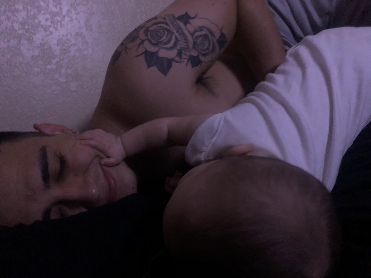 ogbreezyx's tweet photo. 5:11 am 
loves her daddy xo https://t.co/4wGWqDT9Z3