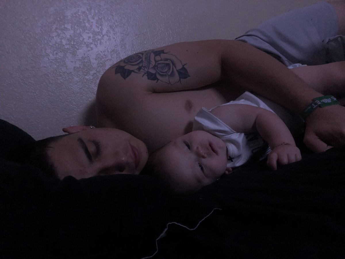 ogbreezyx's tweet photo. 5:11 am 
loves her daddy xo https://t.co/4wGWqDT9Z3