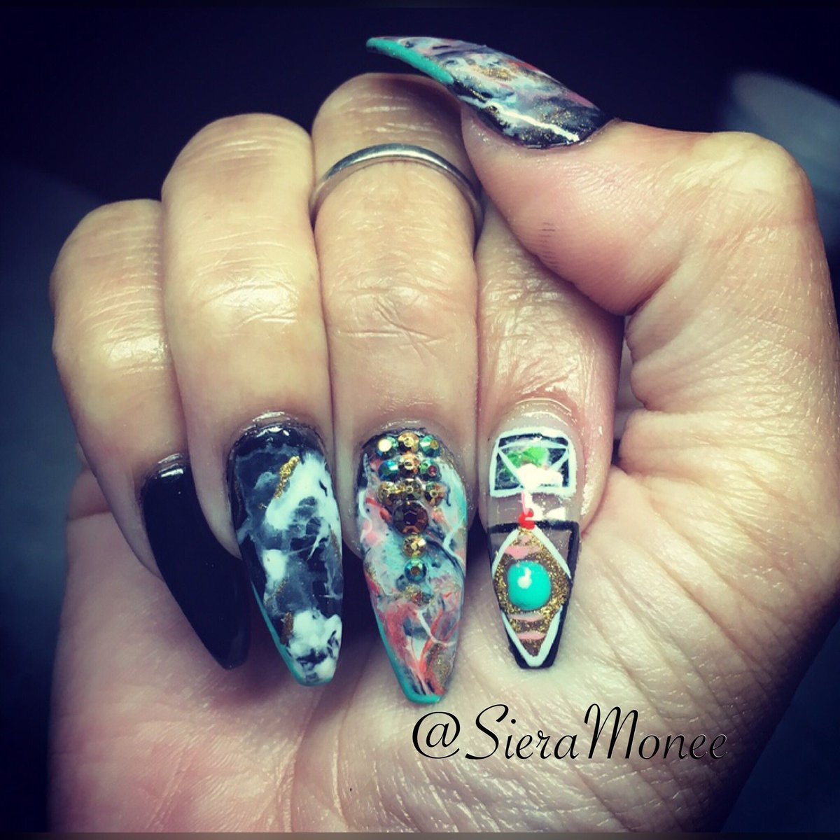 MoneeSiera's tweet photo. Think&amp; Create
IG: SieraMonee
#Creative #nails2inspire #nails #nailart #nailsoftheday #indiana #begginernailtech #beautycon2019 #Fashionista #claws #longnails #naildesigns #bgdn #dope #badass #nailsofinstagram #divaforever #photography #art https://t.co/tuS2oZI82I