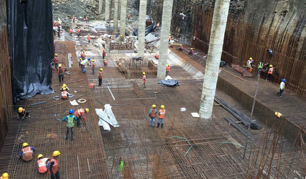 AshwiniBhide's tweet photo. While #package3 team of @MumbaiMetro3 completed 8th &amp; 9th base slabs at #ScienceMuseum stn by pouring 900 cum #concrete for 18 hours consecutively, #package7 team cast the 1st pour of #concourse slab at #SEEPZ stn. Well done. #MumbaiUnderground station works r on fast track. https://t.co/aWzPT6w9nS