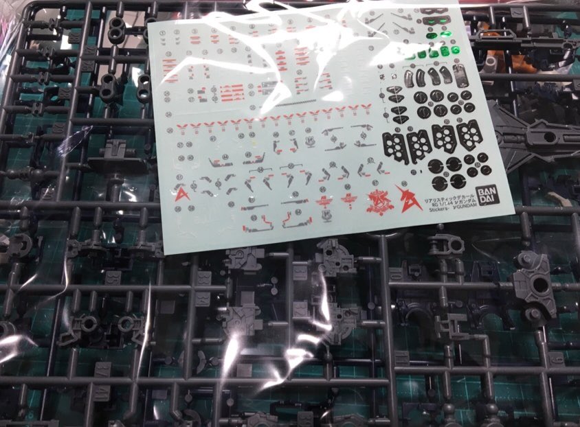 ガンプラ Twitterまとめ 前に作ったメタリックサザビーでやってみた 他 モデラーズ速報