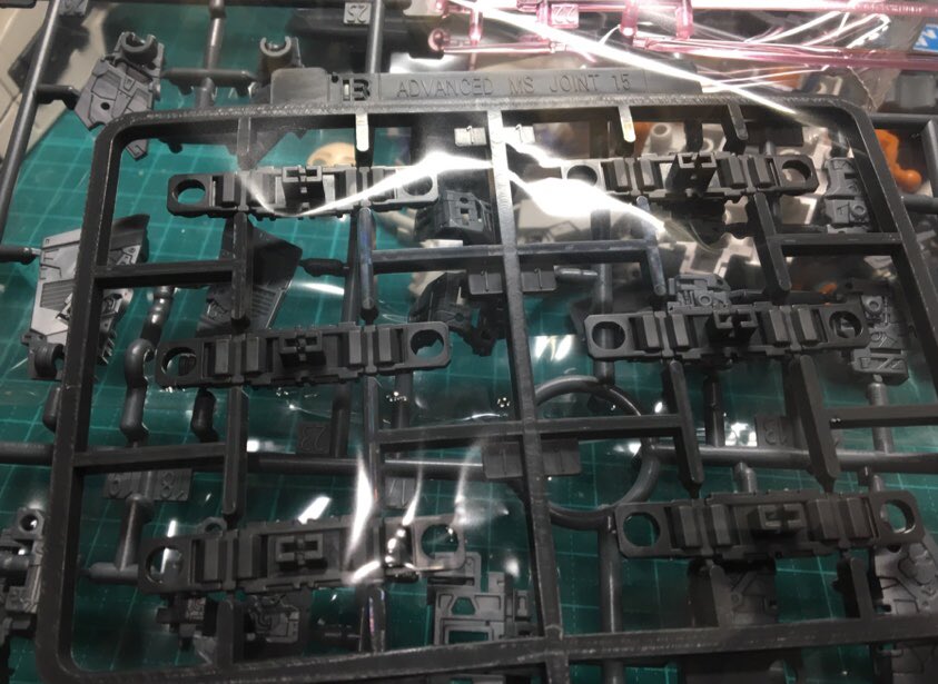 ガンプラ Twitterまとめ 前に作ったメタリックサザビーでやってみた 他 モデラーズ速報