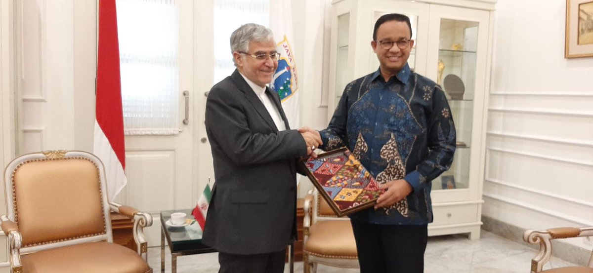 IraninIndonesia's tweet photo. Ambassador of IR Iran met @aniesbaswedan, the Governor of #DKIJakarta
#Tehran &amp; #Jakarta can cooperate over various issues such as population growth, pollution, traffic or even economic field
#FarewellCall
#ThanksforSupports
#Jakarta_Tehran_Relations https://t.co/sny8n4NflH