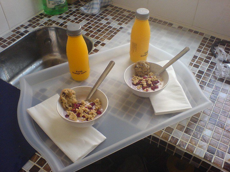 Breakfast in Bed – Hong Kong Picture hongkonginformer.com/232163/breakfa…