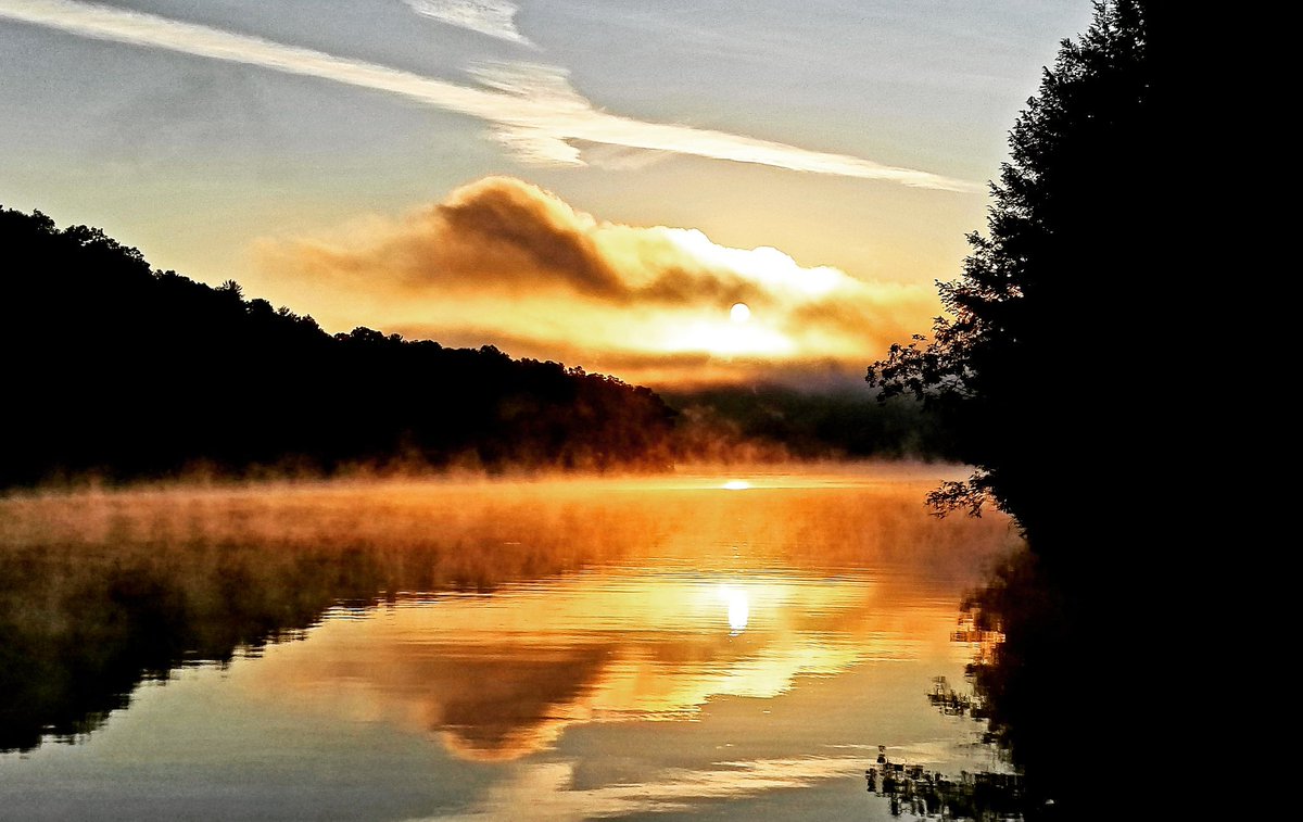 smiland's tweet image. #beautifulsunrise #RaystownLake #sunrise🌅 #sunrisereflection #sunrise #mistymornings #mistymorning #boatinglifestyle #marinemania #boaterslife #boaters #boater #dock #boats #raystown #boatingseason #marina #marinalife #marinemania #boaterslife  #boatingseason2019 #boatingseason