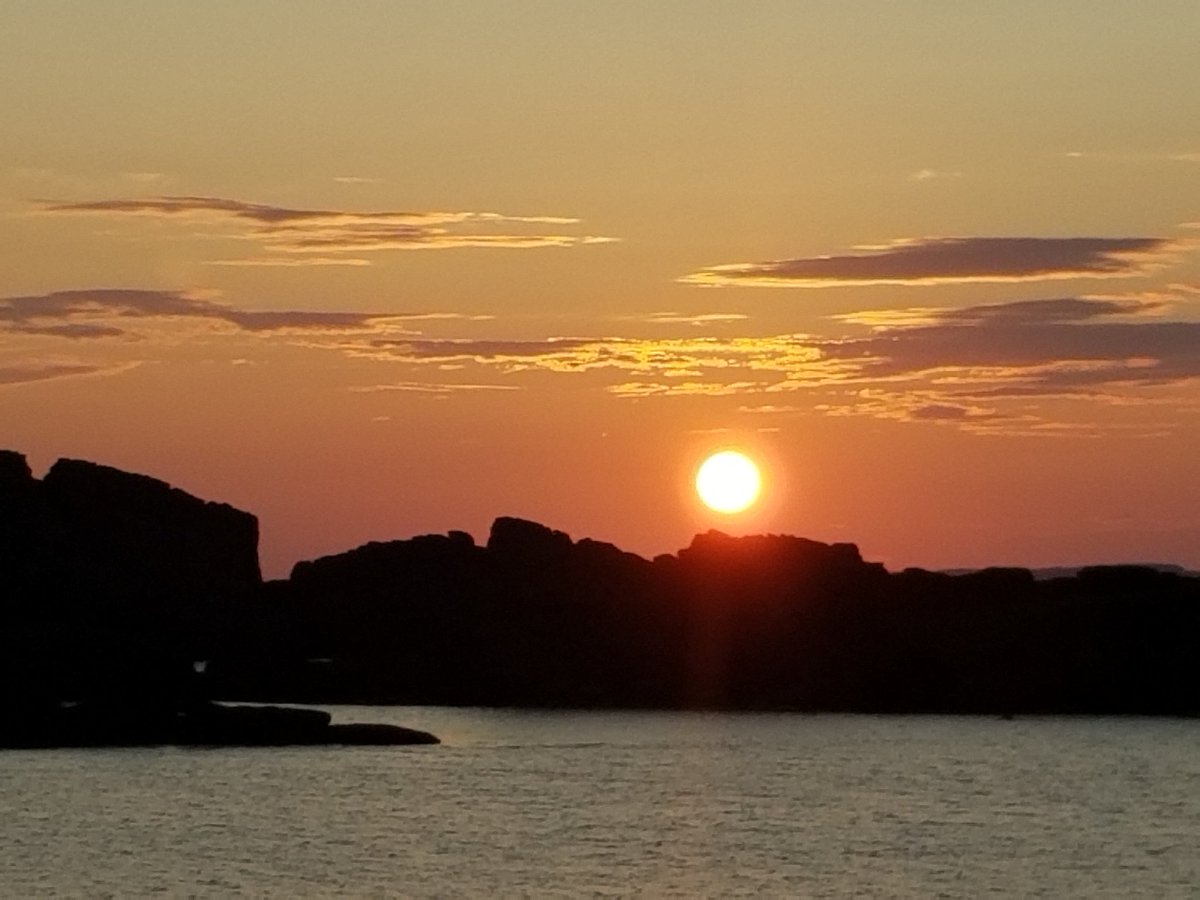 bcsullivan07's tweet photo. Beautiful Tickle Cove sunset https://t.co/BP28XBCUCK