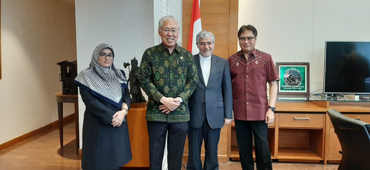 IraninIndonesia's tweet photo. @Vmohammadi5, the Amb IR.Iran bid farewell to HE #MrLukita the Min of Trade RI
-Finalizing #PTA is important. 
-Iran &amp; Indonesia have potentials to boost trade relations in all fields
- Iran is ready to coop in Nano technology.
#FarewellCall
#ThanksforSupports
#TradeRelations https://t.co/y2UKqtKELF