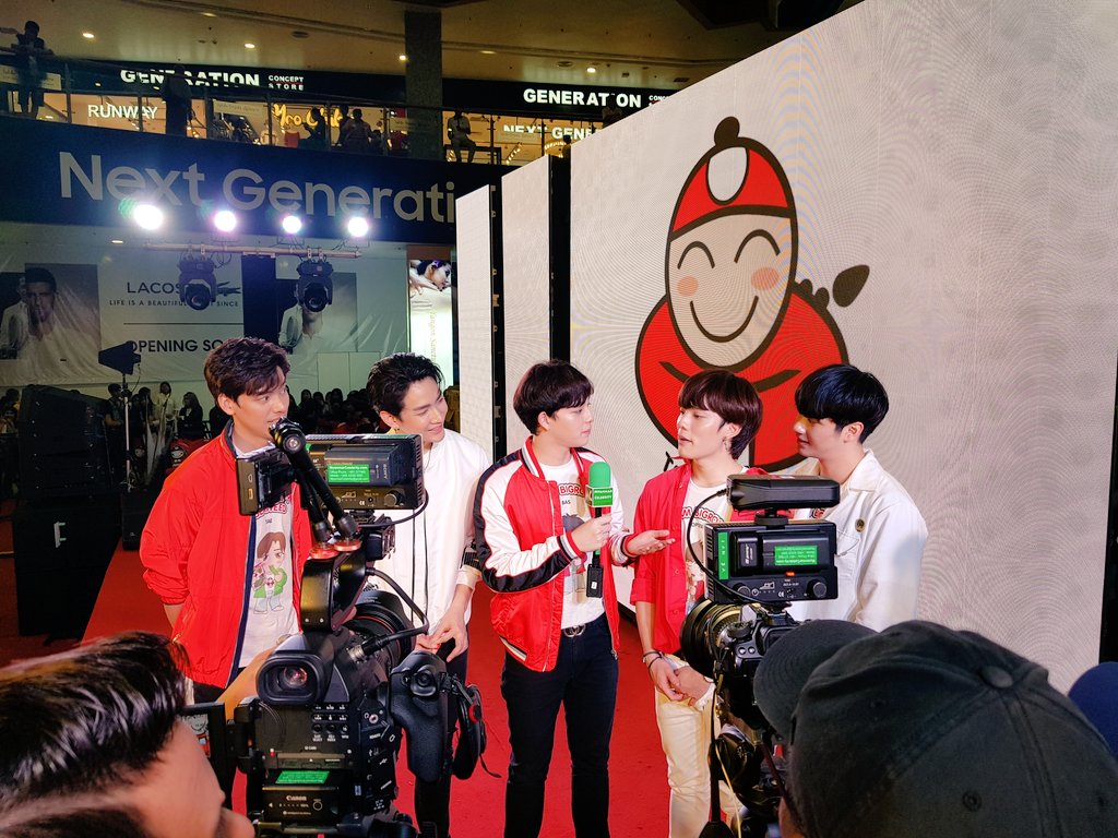 taokaenoi_club's tweet photo. สัมภาษณ์กันหน่อย  #TKNxSBFIVEinMyanmar https://t.co/fz6P8ByePv