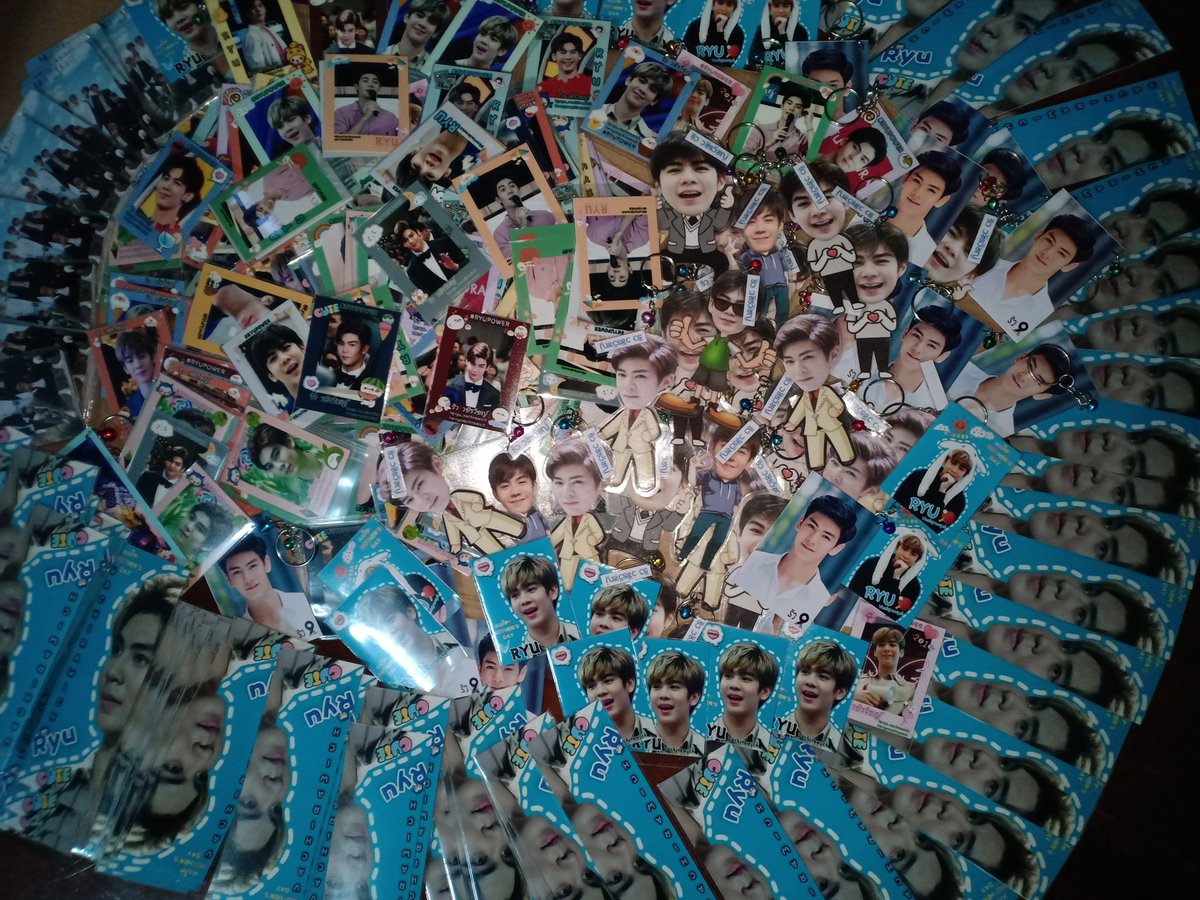 _RYUFamily's tweet photo. สำหรับทุกคนชาวริวพาวเวอร์นะคะ แจกเยอะค่ะ แจกไม่อั้นค่ะ
.
มารับของกันเยอะๆนะคะ
.
.
.
#RYUPOWER #RyuVachirawich
#WeareRyuPower
#9x9th #9x9 #ch3thailand
#4nologue #นักกีฬาหล่อบอกต่อด้วย
#พรีเซนเตอร์หล่อบอกต่อด้วย
#พ่อแมวน้อย #ch3 #ch33 #RYUFamily https://t.co/bVAByfg6Hs