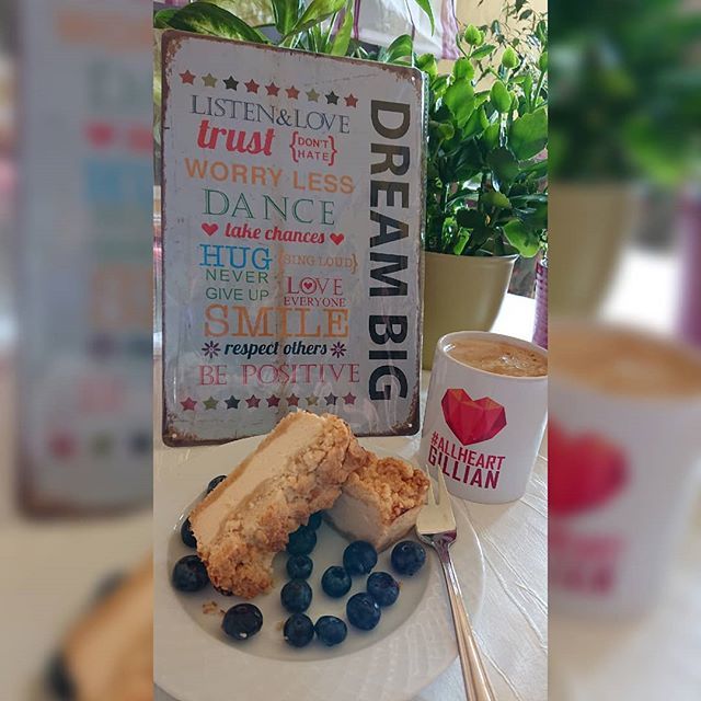 AnnikoXfiles's tweet photo. Celebrating the last day of @AllHeartGillian with self baked cake and good coffee. Self care is important too 😉. #GillianAnderson #HappyBirthdayGillian #AllHeartGillian @anaminmd #sundaymood @gilliana https://t.co/pxPqLDzLv3 https://t.co/3X6icIgRe0