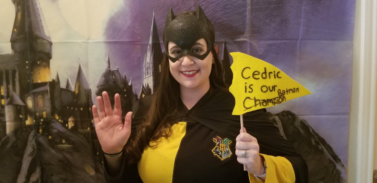 MichelleTheHuf1's tweet photo. I made a @PuffsPlay inspired flag for my Dark Knight Diggory cosplay for @LeakyCon yesterday! I just had one minor adjustment. HIIIIIII!!! #leakycon2019 #werewizards #whichhalfisthebat https://t.co/9rrGNiAOXh