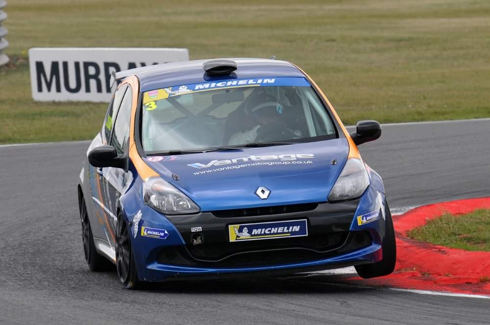 MichelinClios's tweet photo. CHEQ FLAG π
@JColburn21 continues his winning record in #MichelinClios - P2 for #SimonFreeman preserves his championship lead! ππ
Full weekend report to follow! π°
#ClioCupSeries | #MCCS https://t.co/Aw3ymdZ5xL