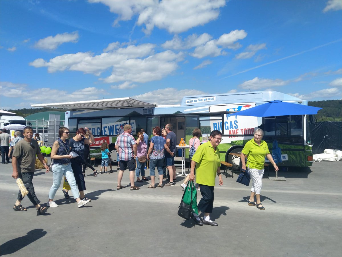 FVBiogas_PRESSE's tweet photo. Heute ist unser #Biogas-Bus in #Colmberg https://t.co/dS1d1ukCbU