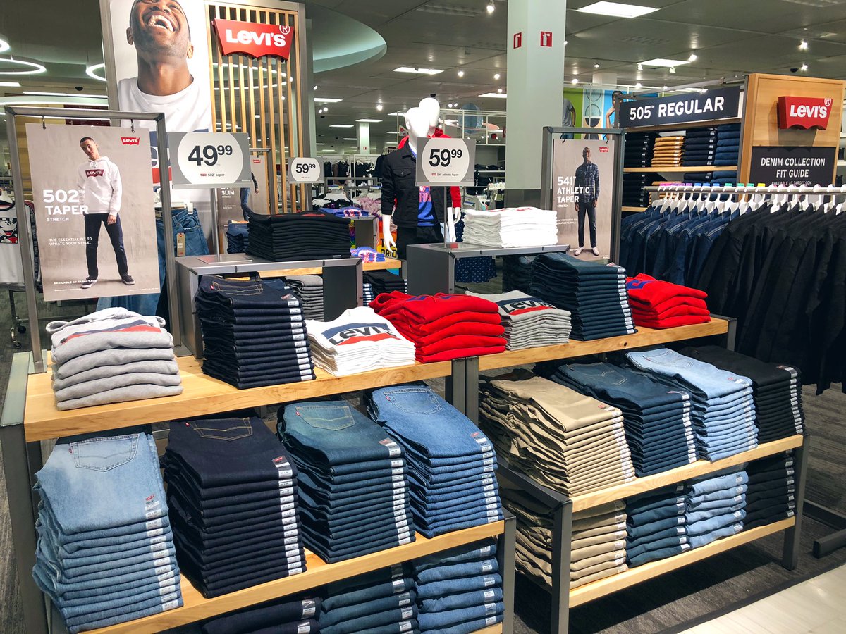 LouisVal_Visual's tweet photo. Menโs #Levis is here at T-1344!! Full, impactful and ready to drive sales! ๐โจ Huge recognition to @TGTSteph @JoseI1344 and @PeterMPerez2 for the help with the AMAZING set ๐โโ๏ธ #denim #fashion #newattarget #streetwear #targetstyle #target #vml #vmllife #vmlstyle #backtoschool https://t.co/ygitKwf1Mn
