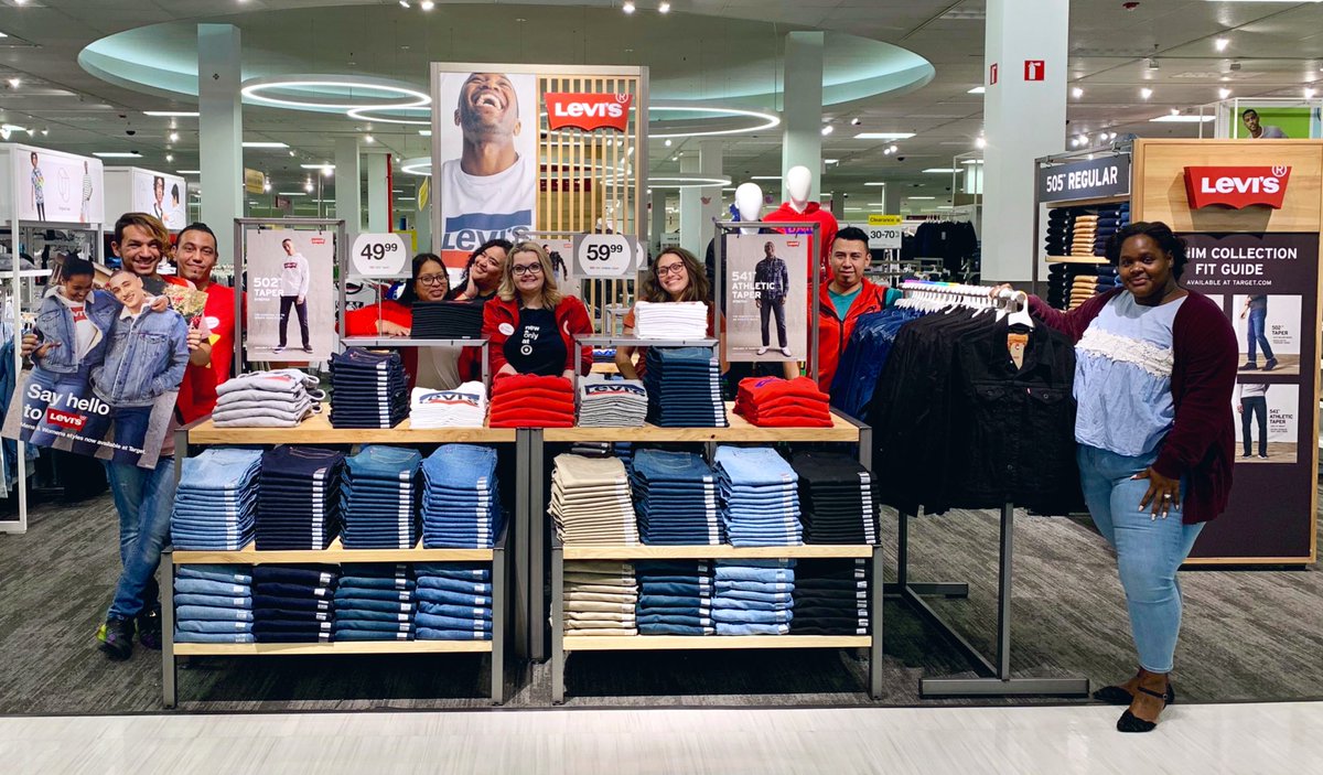 LouisVal_Visual's tweet photo. Menโs #Levis is here at T-1344!! Full, impactful and ready to drive sales! ๐โจ Huge recognition to @TGTSteph @JoseI1344 and @PeterMPerez2 for the help with the AMAZING set ๐โโ๏ธ #denim #fashion #newattarget #streetwear #targetstyle #target #vml #vmllife #vmlstyle #backtoschool https://t.co/ygitKwf1Mn