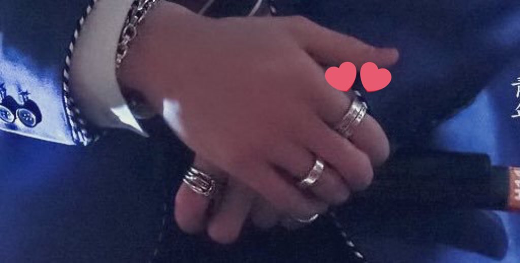 He’s wearing the rings given to him by his boyfriend last 2016 #vkook  #kookv  #taekook 