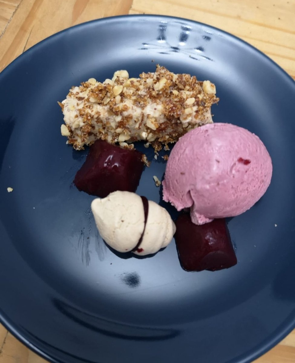 QuillyHouse's tweet photo. 4th course:
Kentish cob nut mousse, Broglasco Farm blackcurrant
icecream and jelly, Pooka Hazelnut Poitin caramel, meringue
@DewMourne
#tastecauseway #rapeseedoil #broightergold #QuillyHouse #privatedining #causewaycoastalroute https://t.co/1Rs6fpL6Py