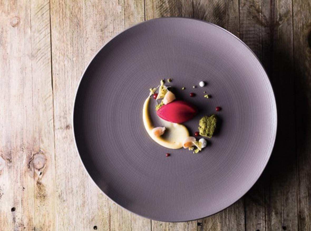 WalkingMatters's tweet photo. Modulo Nature is @GoodfellowsLtd's ultimate #AffordableLuxury option!
#TabletopMatters
#theartofplating #plating #plateart #foodpic #foodart #chefplates #foodstyling #foodphotography #chefs#chef #chefstyle #chefpic #picoftheday https://t.co/2ecivaPEUC