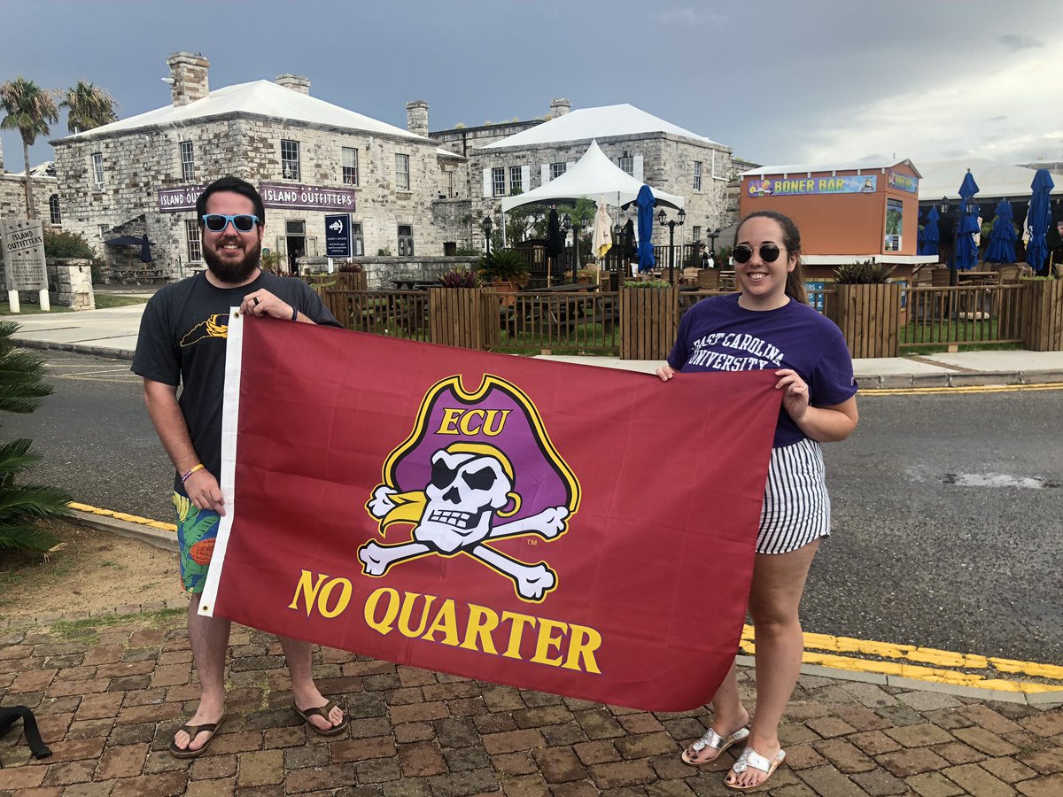 LifeAsKatie_'s tweet photo. Royal Naval Dockyard, Bermuda 🇧🇲 @EastCarolina @piratealumni @deweygillis https://t.co/1OH77bTqoI