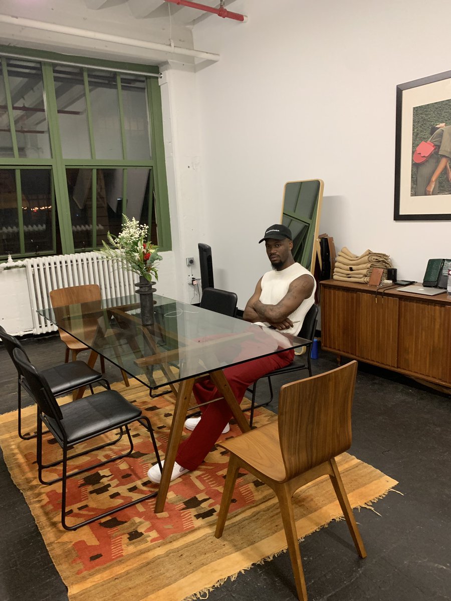 Anth0nyPrince's tweet photo. The office is coming together been here for about a month now. #Ashya x #EquatorProductions https://t.co/5WdbVNbmQZ