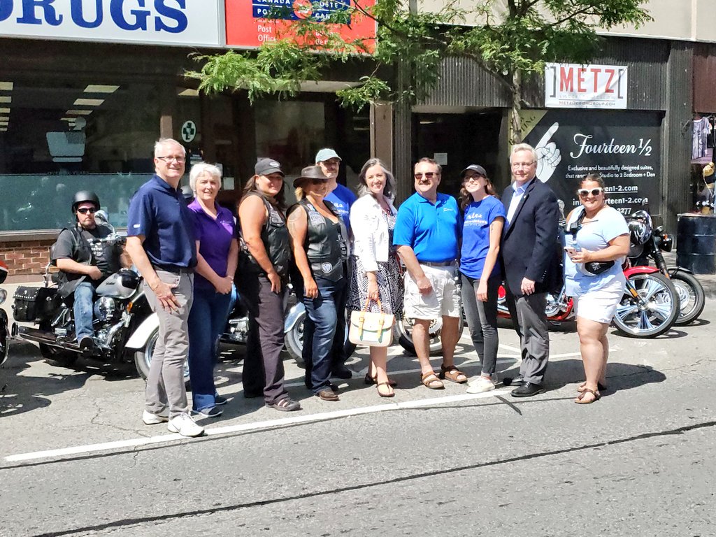 jennkfrench's tweet image. A brilliant afternoon for the 7th annual @OshawaDowntown #BikesonBond summer #streetfestival. Great to see so many people out appreciating great #bikes. Always happy to run into friends from Guardians of the Children, @MackieHarley &amp;amp; the #community. #motorcycles #Oshawa #Bill122
