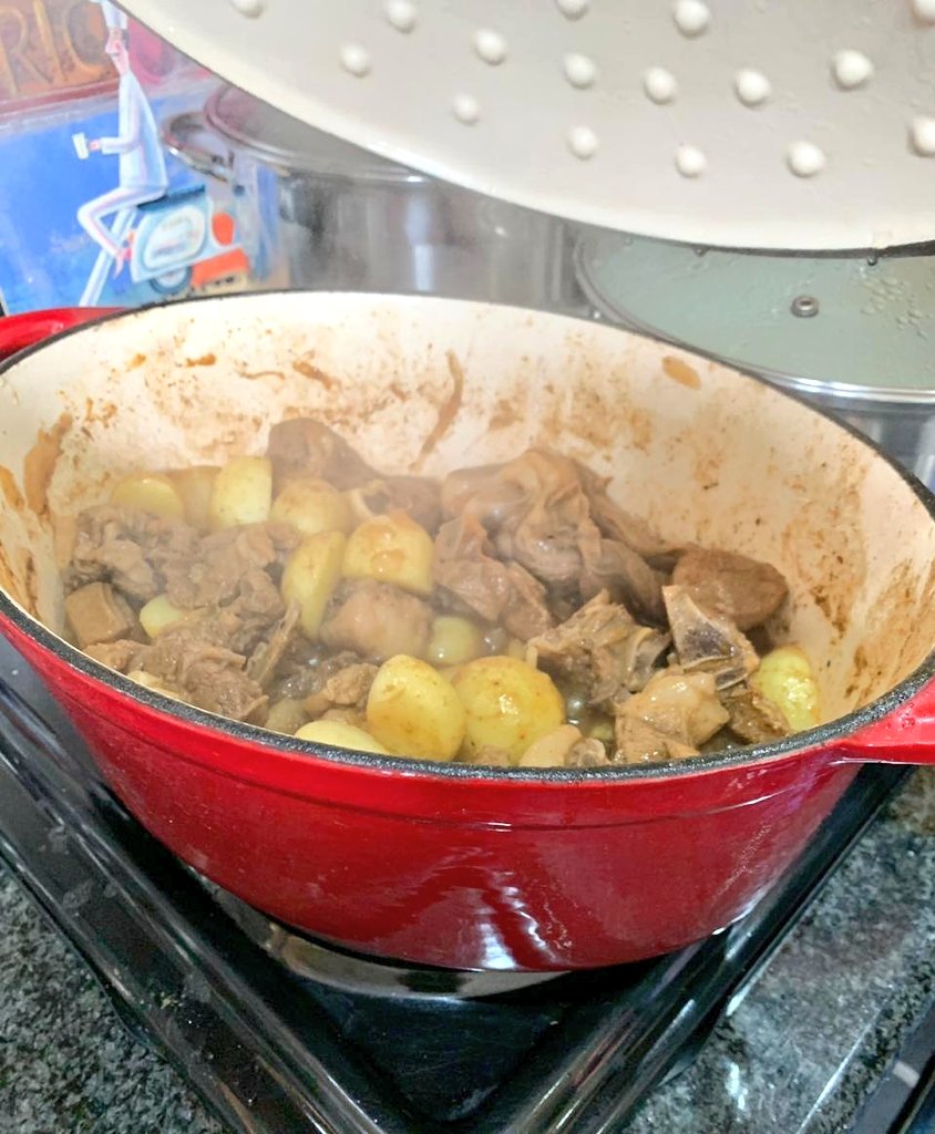 𝙒𝘼𝙏𝙀𝙍𝘽𝙇𝙊𝙈𝙈𝙀𝙏𝙅𝙄𝙀 𝘽𝙍𝙀𝘿𝙄𝙀 𝙏𝙄𝙈𝙀 prepping for the @WaterblommetjieFees in <a href="/visitpaarl/">Visit Paarl</a> is an annual celebration of the aquatic flowering plant used in local, traditional dishes &amp; offers Waterblommetjie tastings, wine pairings, many children’s activities