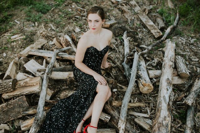 MuseBridal's tweet photo. ✨TEXTURE ✨
#MuseGrad #MuseBdn #Grad2019 #RealGrad #mbgrad
(But actually this photo scares the LIFE out of us Thera's Photography - grad gown on rough wood 😱 Glad you're braver than us😗 ) https://t.co/SmLejW7CGC