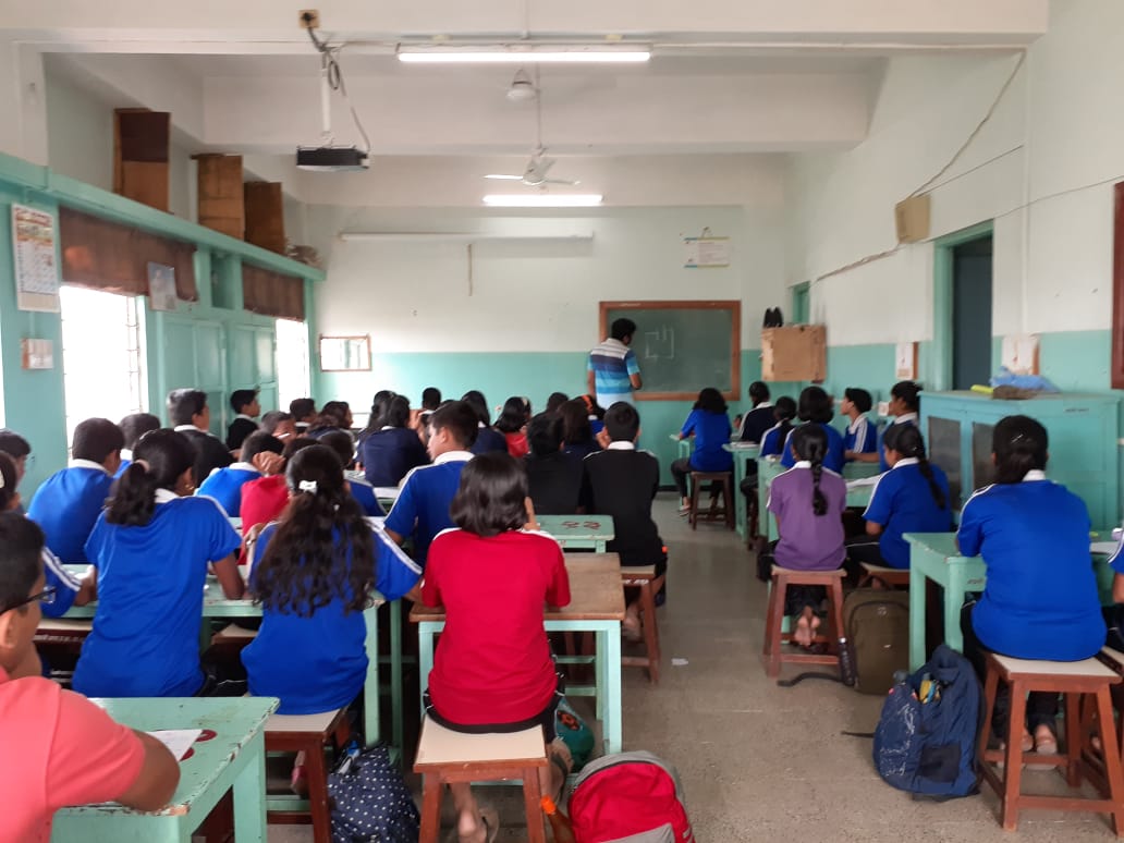 Makers_JPP's tweet photo. ATL workshop for solapur students by @jnanaprabodhini @AIMtoInnovate @rramanan @vivekponkshe @unnatpandit @KPIT https://t.co/HIrm1K83tS