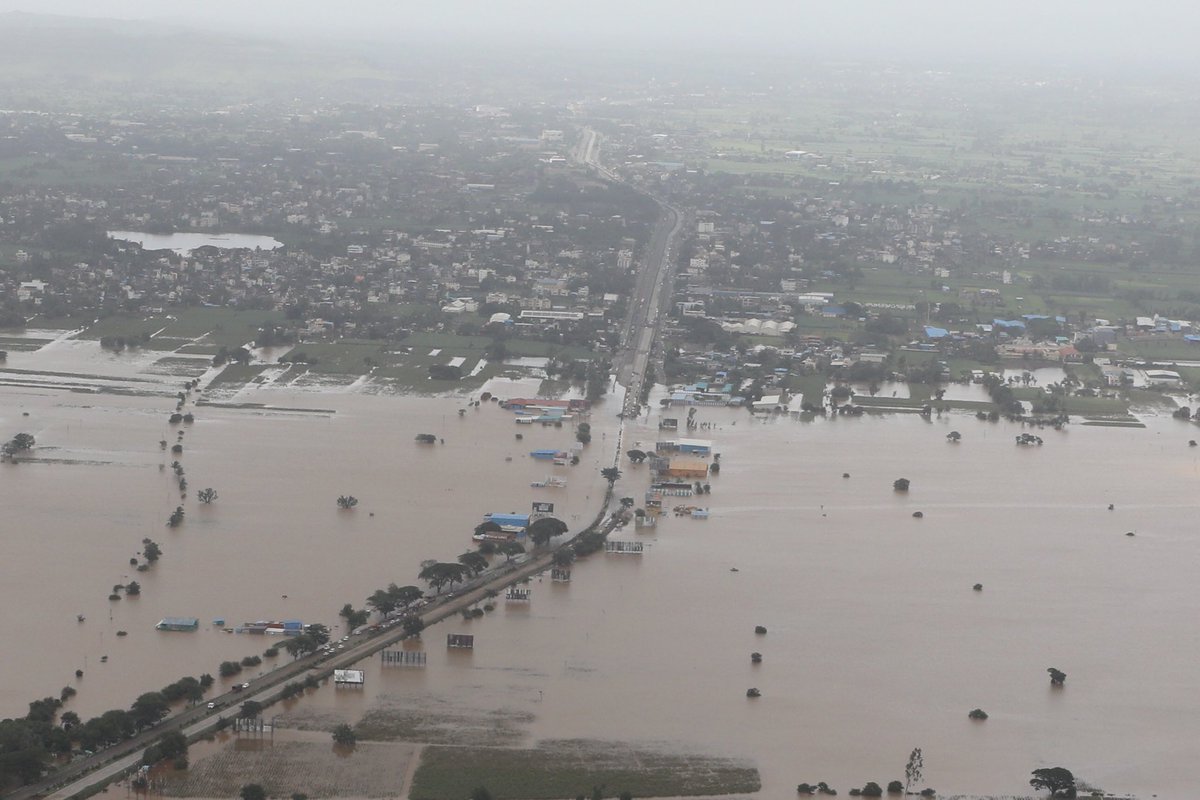 Did an aerial survey of the flood affected areas of Belagavi (Karnataka) and Kolhapur & Sangli (Maharashtra).

Also held a meeting with senior officials to review the relief operations.

Central and both state governments are totally commited to helping our people in distress.