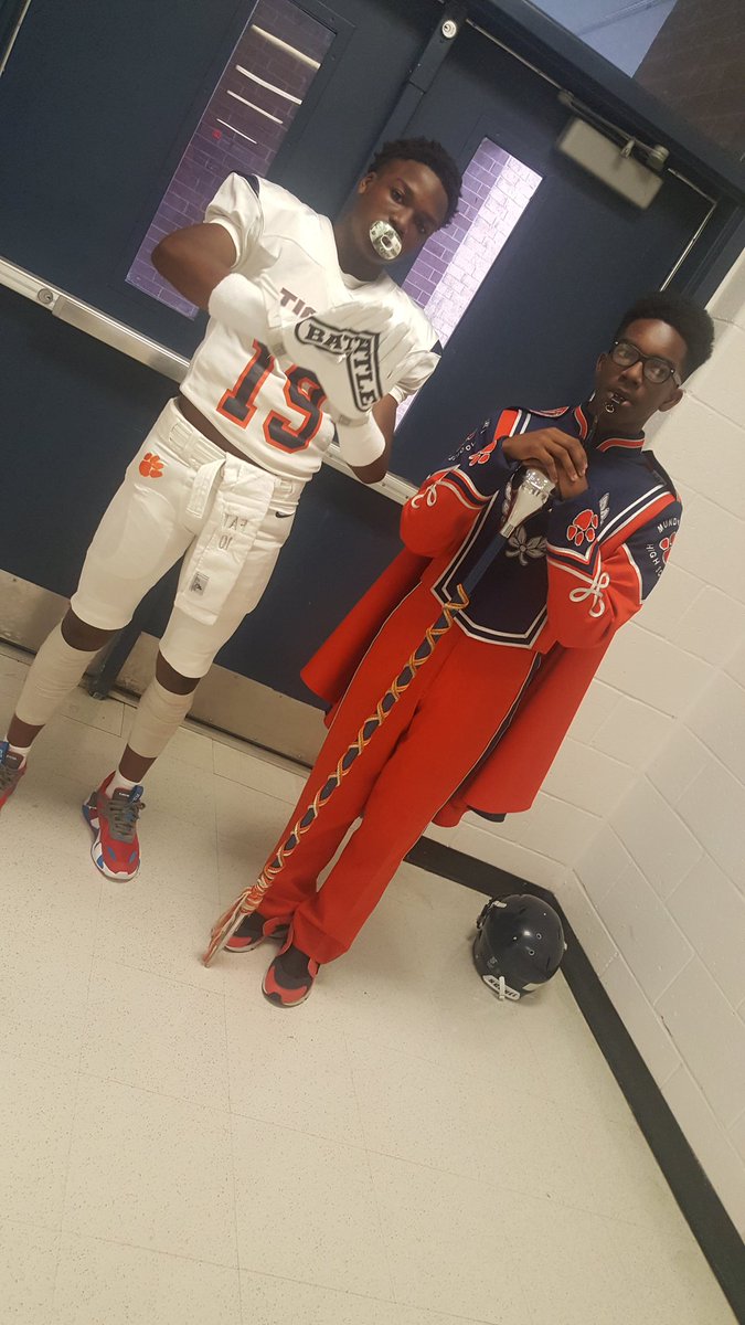 DajuanSpringer's tweet photo. Me and my bro.  #demspringerboyz #djandfat #TheMill #mmhs https://t.co/vkBfVue7Uq