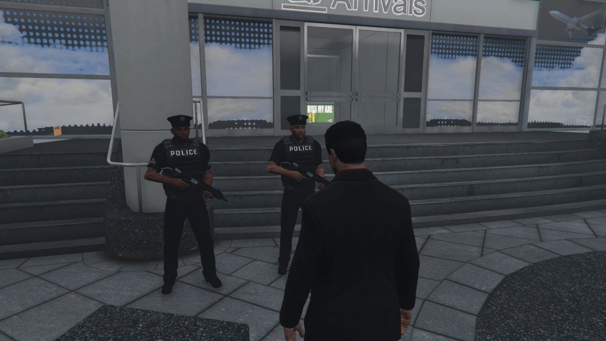 LSPD_0514's tweet photo. 私「やっとロスサントスに帰って来れたよっしゃカジノ行くか！」
機動隊員「お久しぶりです警察ち…ではなく大統領！」
大統領「おお！最近LCPDの警察官しか見てなかったから懐かしく感じるな」 https://t.co/goTpkf8UZo