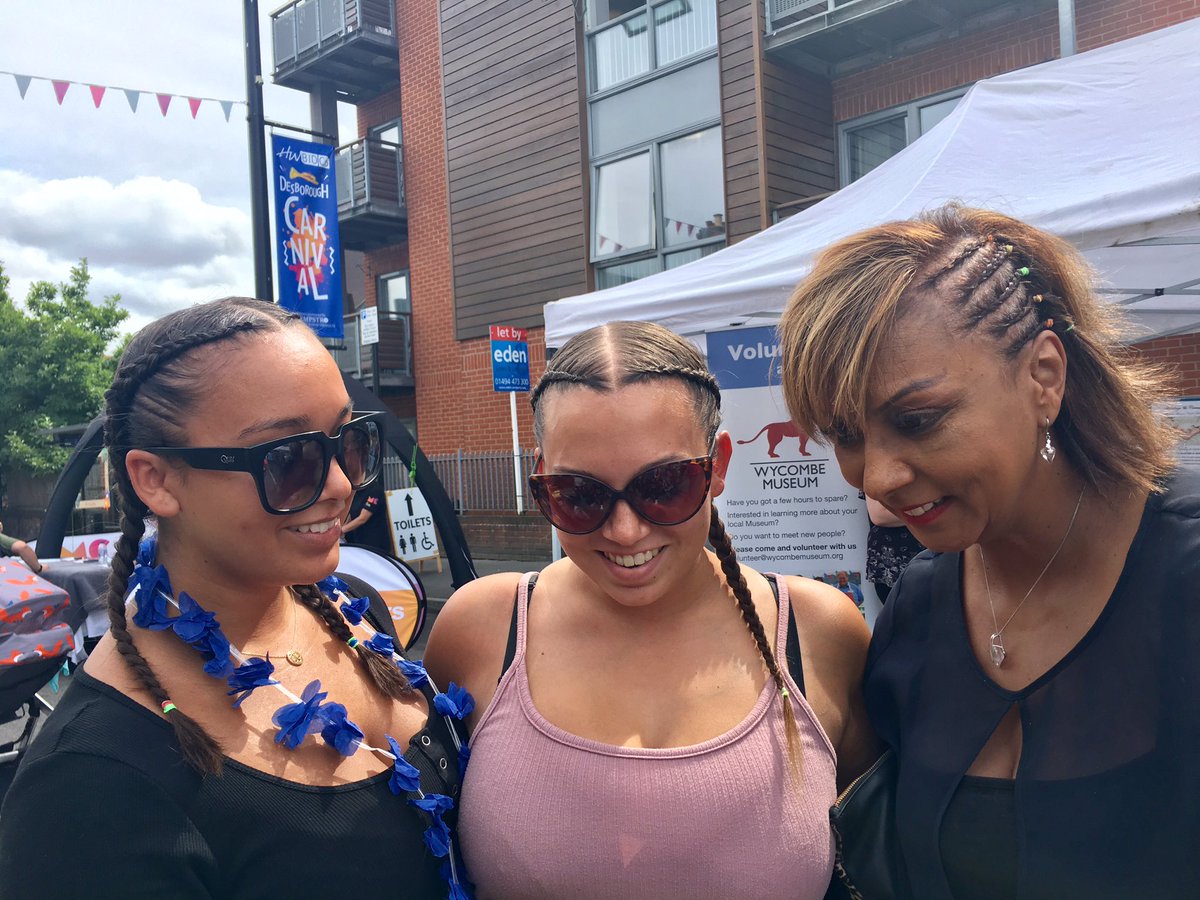 ETEOasisHW's tweet photo. A quick break with the mirror men, then more brilliant braiding from Flo @TheOasisCharity stall at #desboroughcarnival today. @hwbidco @wycombedc @wycombearts #fun #windy @ETEOasisHW @wycyouthaction #desbox. https://t.co/QhQiMVZIMH