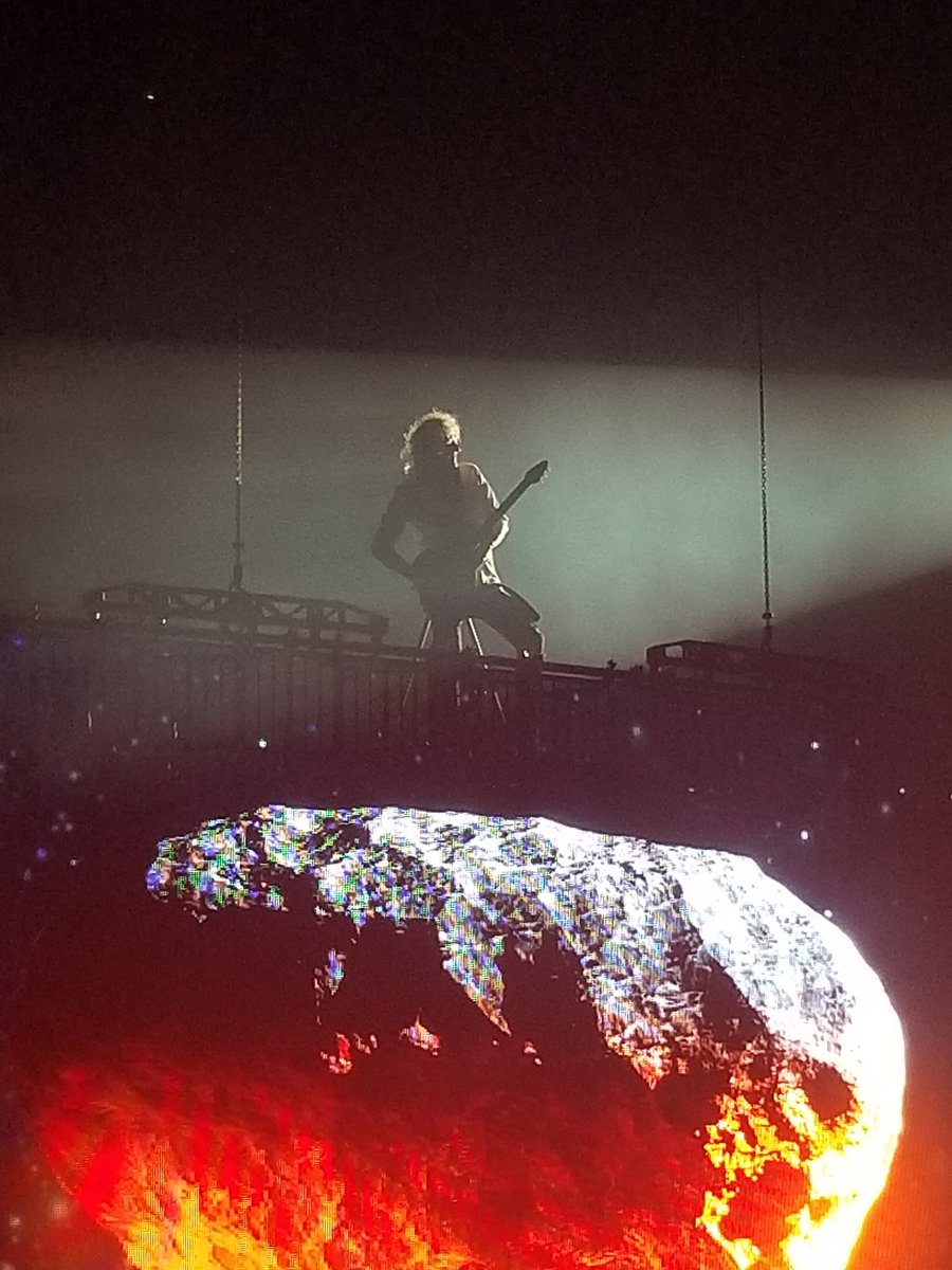 kiIIcrqueen's tweet photo. holy shit yall https://t.co/5ary72sTai