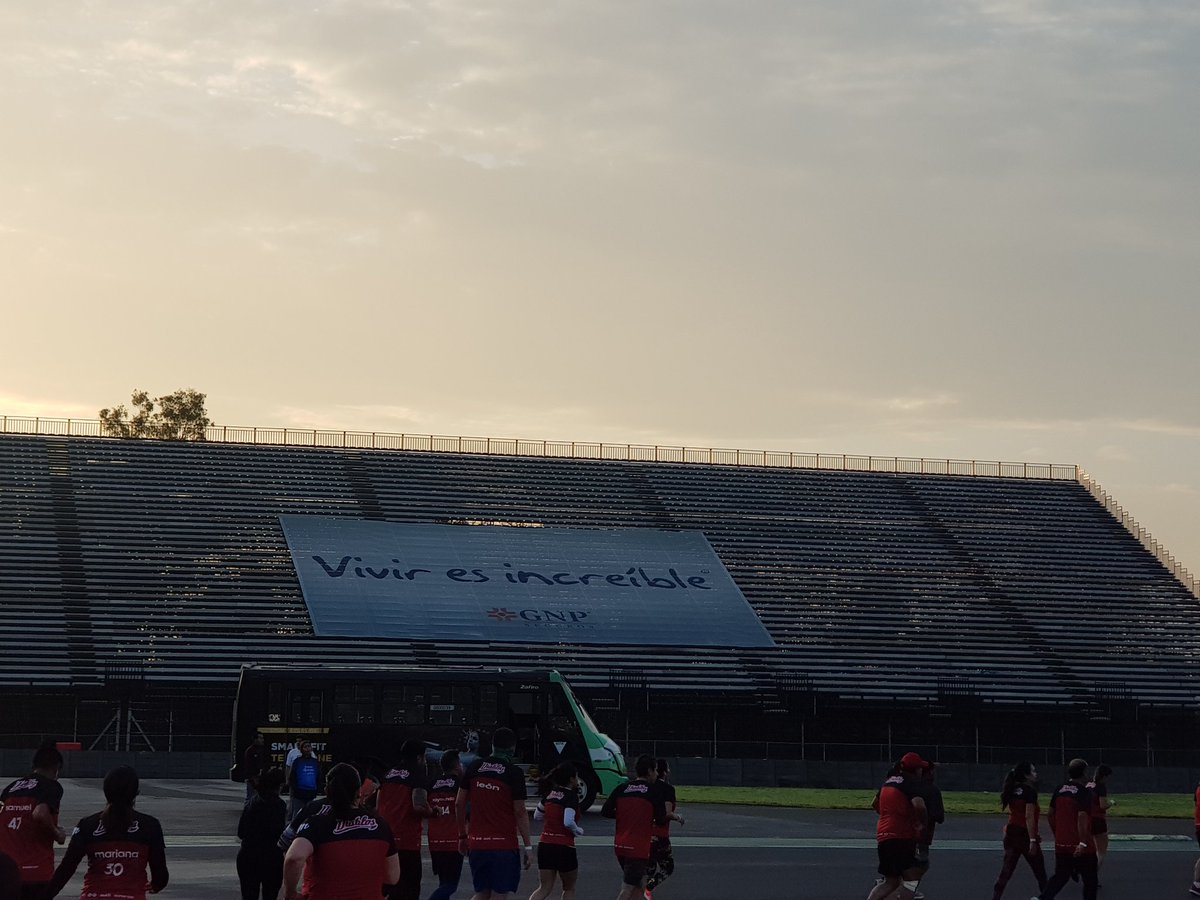 papepatlan's tweet photo. Correr es algo que disfruto mucho; por fin cumplí mi sueño la Carrera 🏃‍♀️💦👟 Diablos @DiablosRojosMX. Gracias 🙏😔 @Ber_rodvi por acompañarme en este sueño. https://t.co/Bgg8JsRTwS