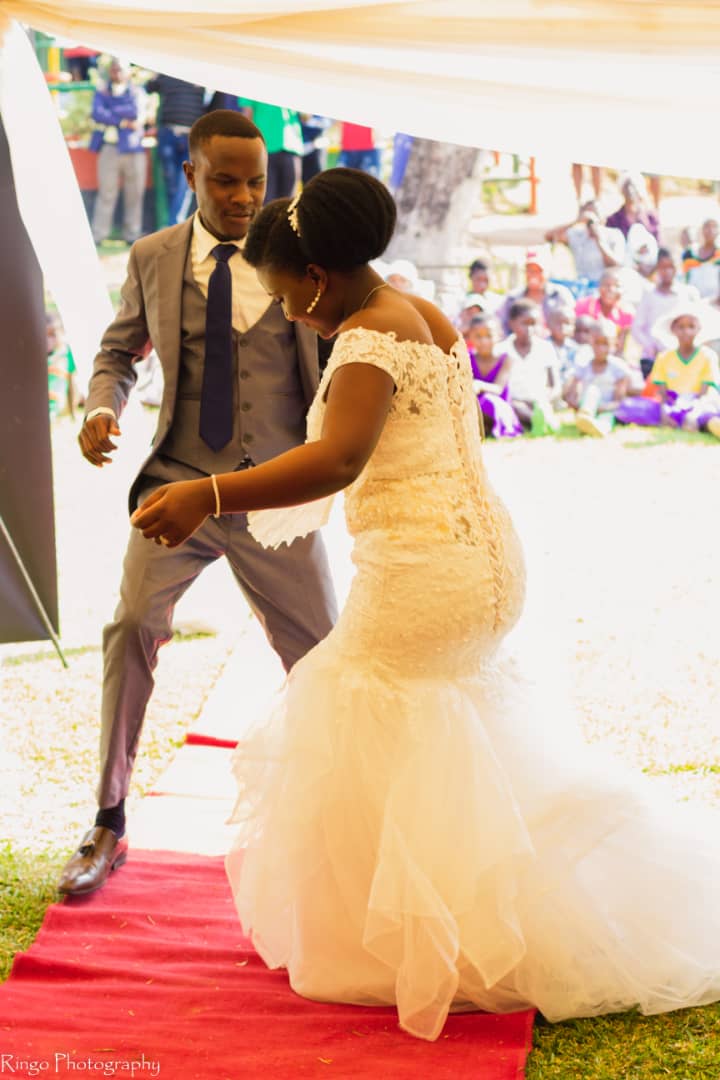 CorniliousDz's tweet photo. 3 August 2019 was such a wonderful day for me and my wife. #Twimbos Ndava Baba 😀
#KorvalWedding https://t.co/Co8CO7KuZo