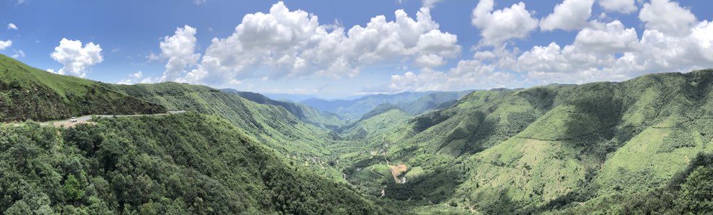 Kieran_drake's tweet photo. A day of superlatives: the tallest waterfall in India, #Nohkalikai; the #CleanestVillageInAsia, #Mawlynnong &amp; the wettest place on 🌏 (#Cherrapunjee). Oh, and stunning views all day!
#IncredibleIndia #MesmerisingMegh https://t.co/j6fMIs0Xyq