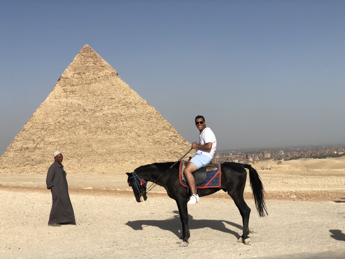 AdhamGhoneim's tweet photo. @MSororr  ممكن بعد اذنك تشيل البني اَدم اللي مبوظ الصورة دا؟ https://t.co/8JjGC7Xk5I