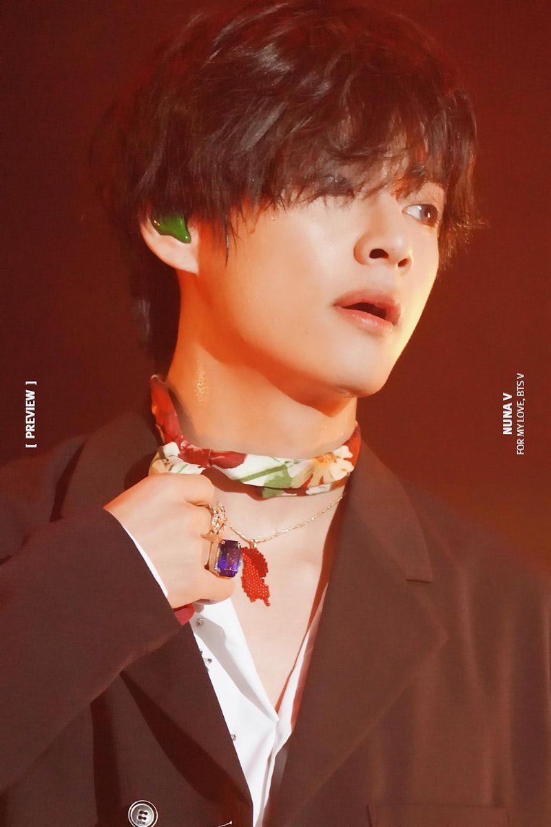 _nuna_V's tweet photo. [PREVIEW] 190811 롯데패밀리콘서트
오마갓, 레드라이트🤷‍♀️하지만 태형이 너무 예쁘니🤭
#태형 #방탄소년단뷔 #BTSV #V #Taehyung @BTS_twt https://t.co/mgH4uTN2K8