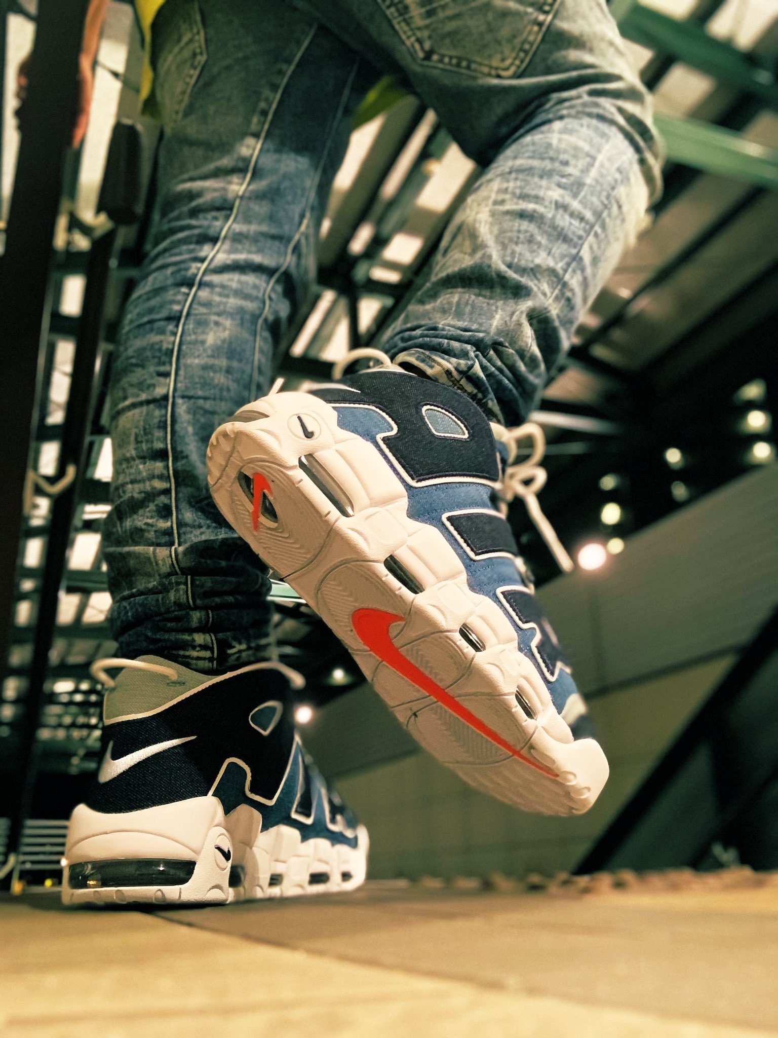 Tacahir8 Dailyz Ar Twitter 早速今日一日モアテン 履きました Nike Nikeairmoreuptempo Airmoreuptempo モアテン ストリート系ファッション スニーカースタイル スニーカーコーデ